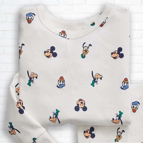 NWT BabyGap Disney Mickey Mouse 100% Organic Cotton PJ Set Size 5YRS - Picture 1 of 2